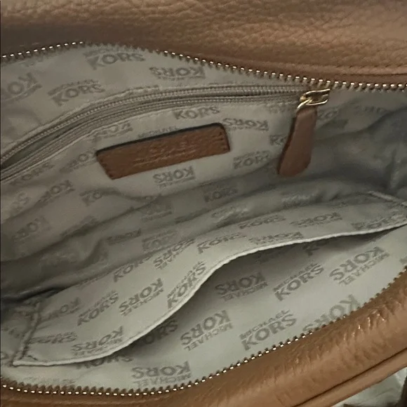 Michael Kors Brown Leather Bedford Tassel Duffel Bag Crossbody Bag USED ONCE - Picture 3 of 5